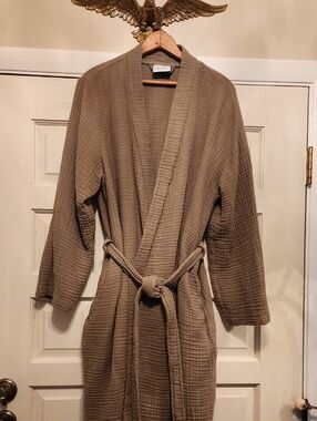 PARACHUTE Robe Waffle Material Travel All Cotton Taupe Green 2 Side Pockets Belt